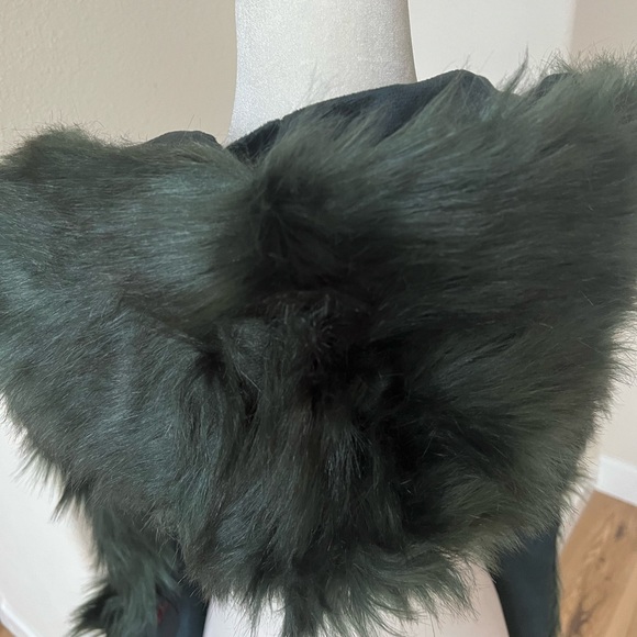 Faux Fur Hooded Scarf w/ Hand Pockets Adrienne Landau EC - Picture 6 of 16